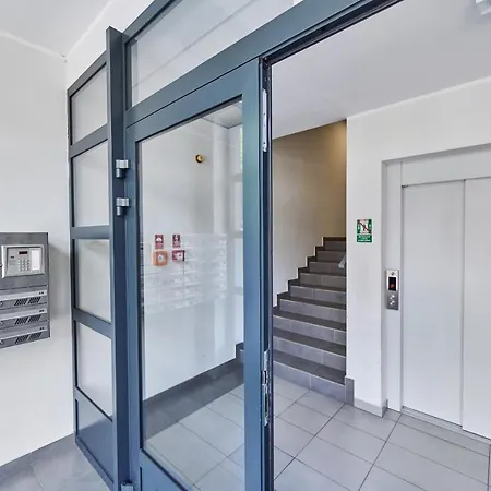 Swojczyce By Renters Apartment *